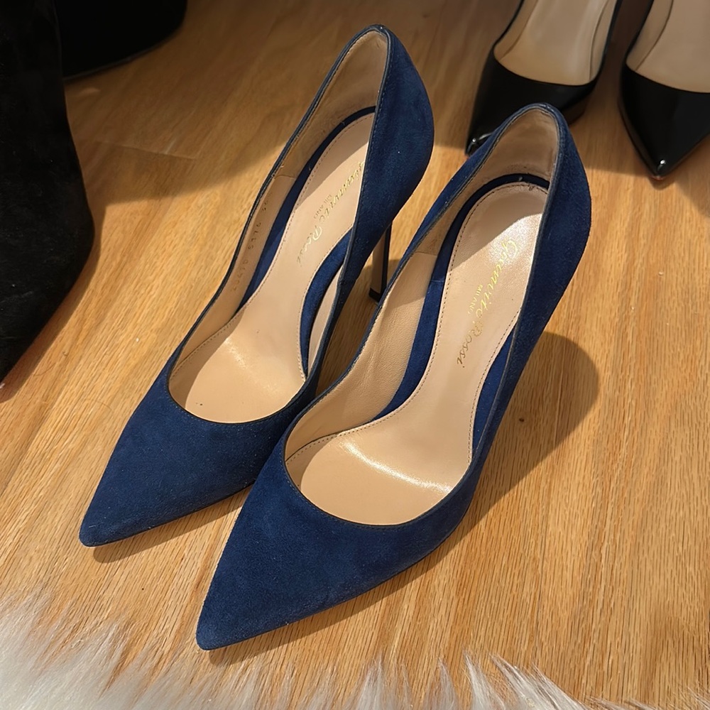 Gianvito Rossi Suede Pumps Navy